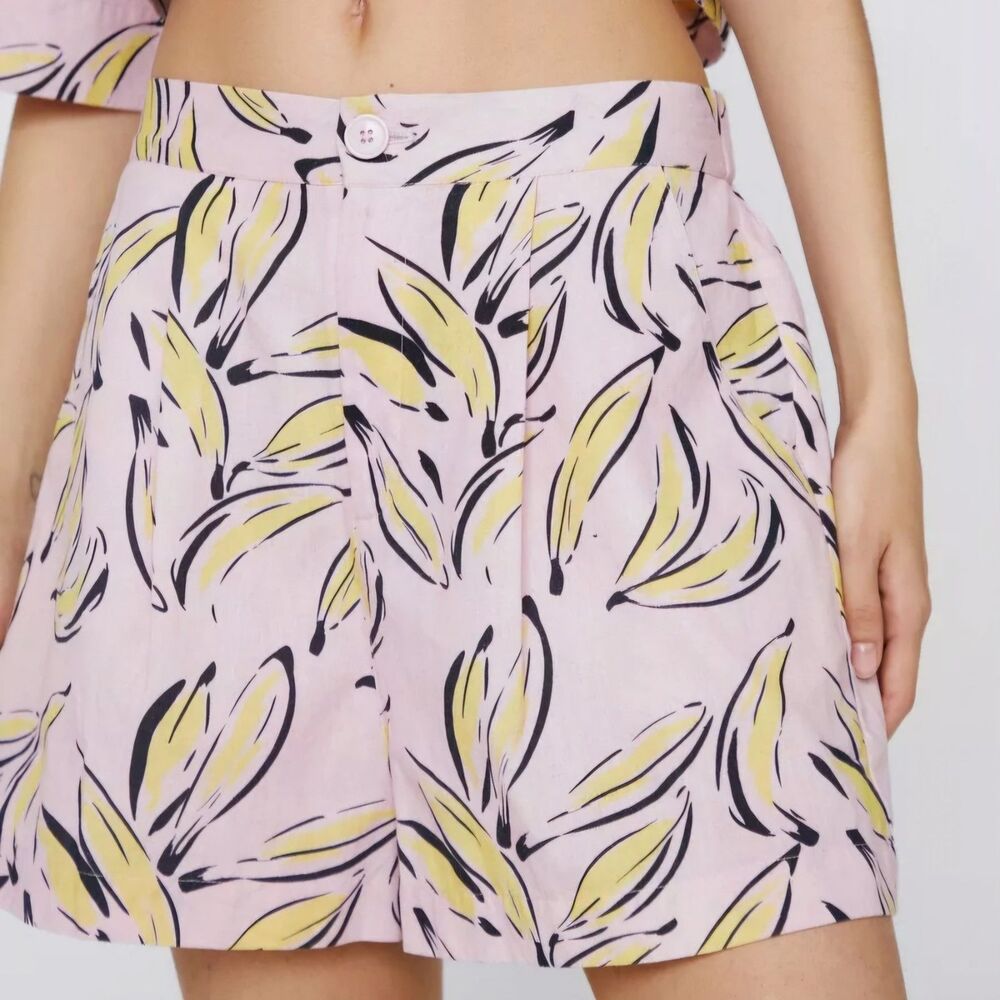 Nasty Gal Banana Linen Pull On Shorts Pink Yellow Fruit Tropical Size 8 NWT